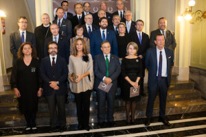 Los galardonados de 2018 junto con el Consejo Rector de los premios Laureles de Murcia y diversas autoridades locales y regionales.