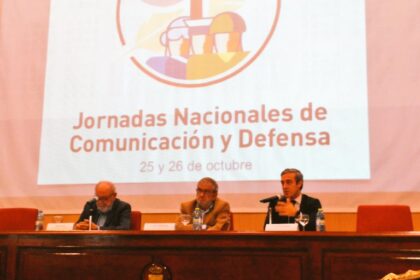 Conferencia sobre la información de defensa en los últimas décadas