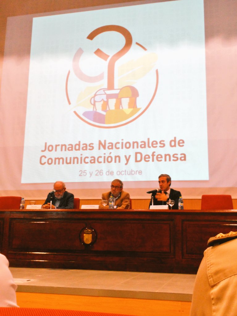 Conferencia sobre la información de defensa en los últimas décadas