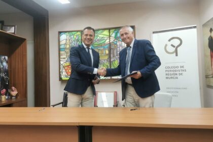 Firma convenio Colegio y CARM (Julio 2025) (11)